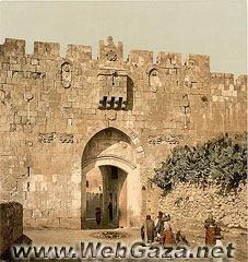 Bab El-Asbat (St. Stephen's Gate) - Also called Bab Sittna Maryam because it opens onto the road that leads to the tomb of the Virgin Mary.